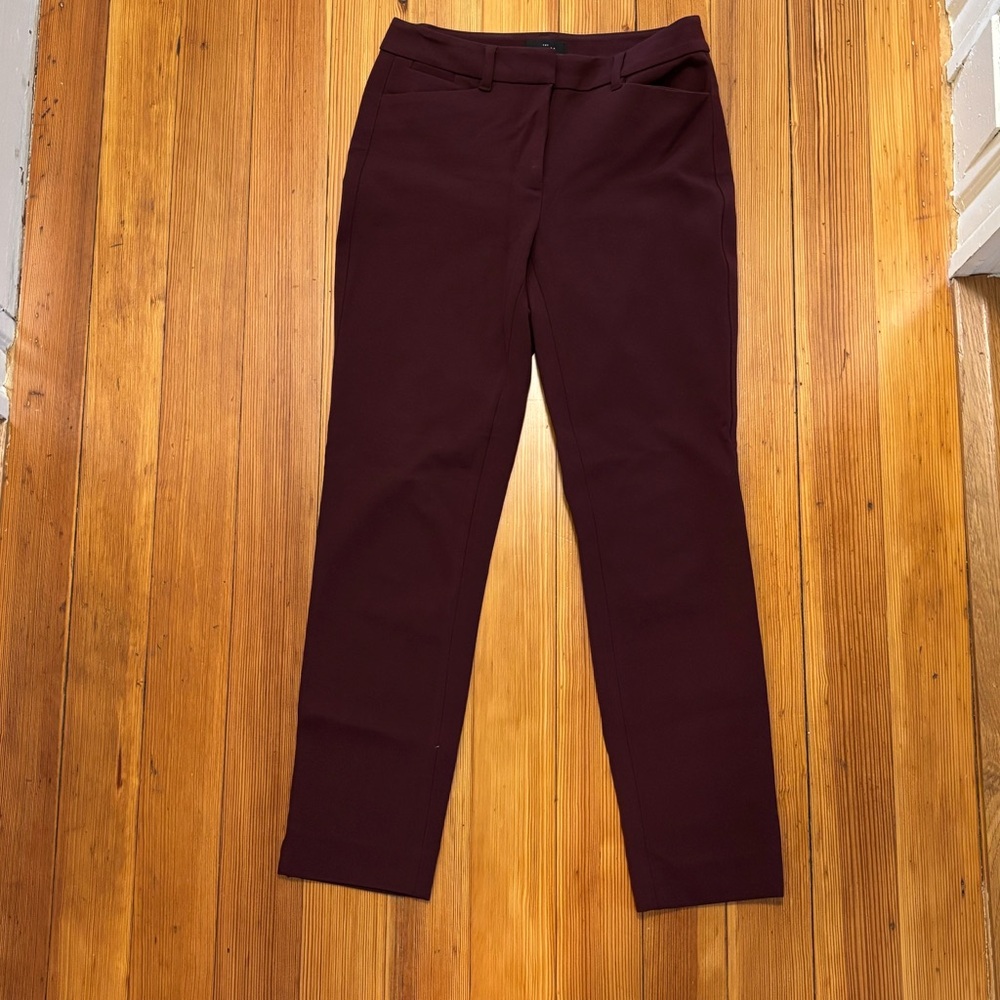 WHBM size 00 slim ankle maroon color casual work trouser . Mid rise.